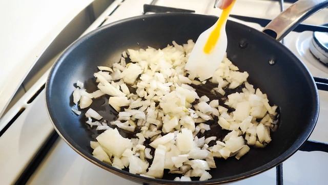 ОЛАДЬИ с КУРИНЫМ филе и квашенной капустой|Ленивые пирожки #оладьинадрожжах