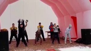 Показательные выступления юных гиревиков.