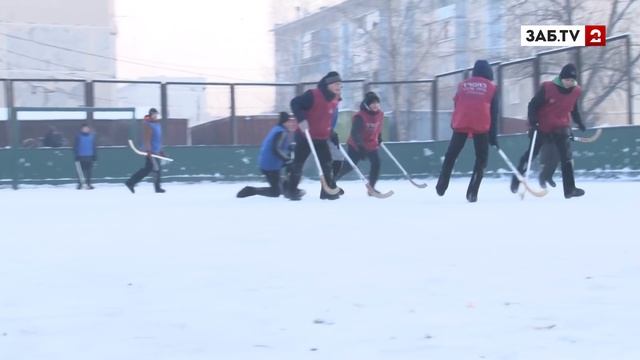 Младший брат Лунтика помогал читинским ребятишкам победить в хоккейном матче смотреть онлайн