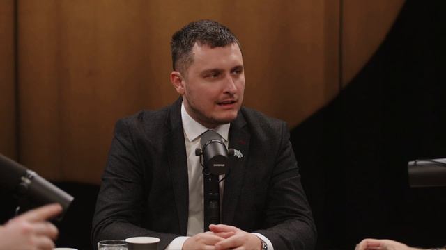 Наиль Байков: радио, проблемы конференций и спикеров. Подкаст "Трое про ROI" смотреть онлайн