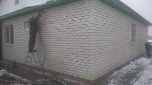 Утепление стен пенополиуретаном методом заливки пустоты между облицовкой и блоком