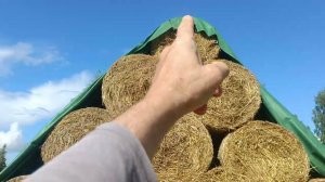 Хранение соломы и сена под флисом