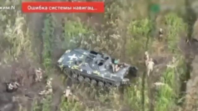 Хохол не справился с танком и подавил  своих собратьев