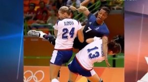 Женская сборная России по гандболу досрочно вышла в четвертьфинал Олимпийского турнира