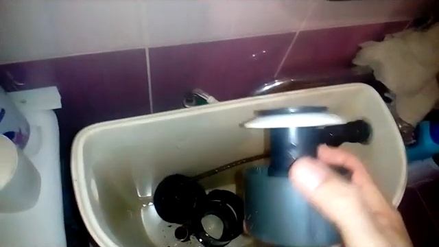 Течет вода из бочка унитаза смотреть онлайн