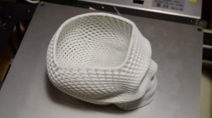 Арт-череп напечатанный пластиком фирмы Greg на 3D принтере Flyingbear P905