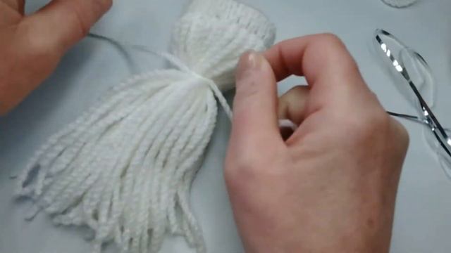 Новогодняя поделка из шишек. Елочная игрушка "Лесовичок" смотреть онлайн