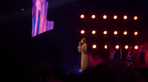 Florence Welch and her longest recorded note during "No Light, No Light", Florence +the Machine 201