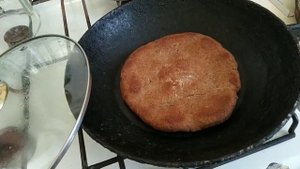 ржаной хлеб на сковороде