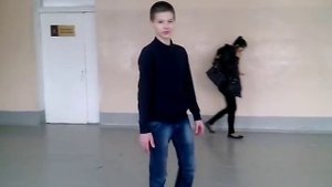 Как правильно делать заднее сальто в школе