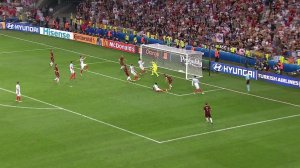 Матч российской сборной с англичанами на Евро-2016 закончился серьезными потасовками болельщиков