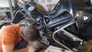 замена приводного ремня BMW F800 ST