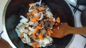 Гречка с подливой из говядины