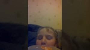 Мне бабушка подарила мячи я этот мяч надувала