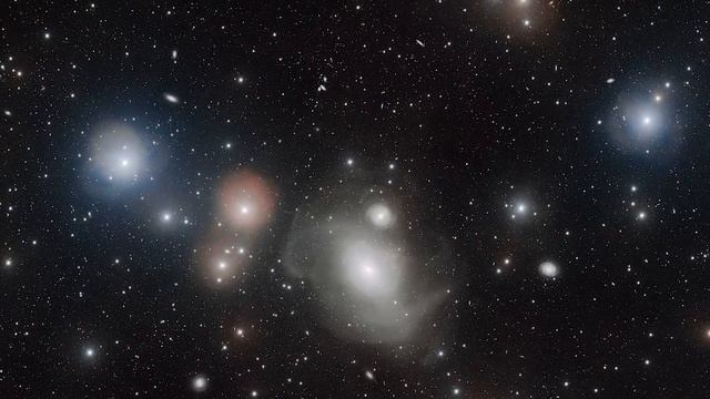 Panoramica della galassia NGC 1316 смотреть онлайн