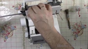 Оверлок Singer 14SH654. Смазка и сборка пластикового корпуса. Видео №256.