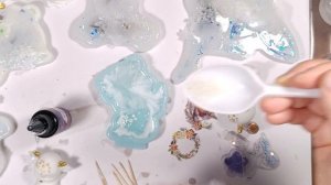 Игрушка с шейкером из эпоксидной смолы