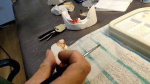 Нанесение дентина и массы режущего края