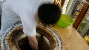 Приготовление Лепёшек в печи Тандыр (Танур) / Cooking Naan bread in Tandoor oven
