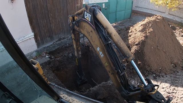 Обыкновенный день оператора экскаватора-погрузчика смотреть онлайн