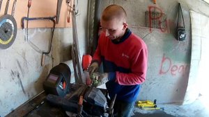 Установка поворотных тисков