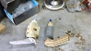 Замена топливного фильтра грубой очистки на насосе мотоцикла-мечты Harley-Davidson FLHRCI 1997