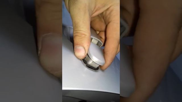 Как снять ручку двери Volkswagen Jetta 6 смотреть онлайн