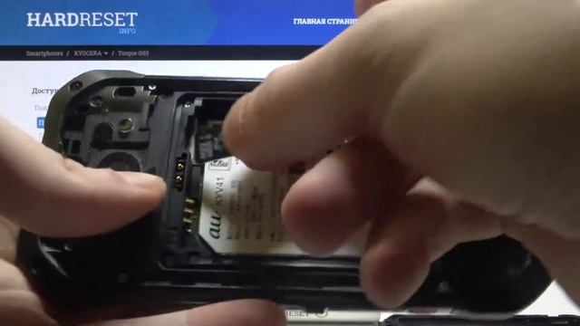 Установка SIM-карты и SD-карты памяти в Kyocera Torque G03 смотреть онлайн