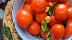 Очень вкусные квашеные помидоры в ведре.