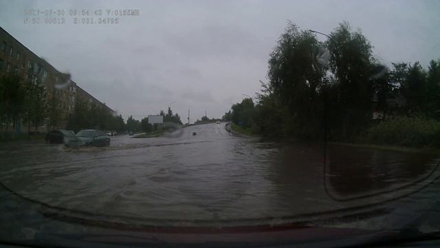 Потоп у виадука г. Старая Русса (30.07.2017 г.) смотреть онлайн