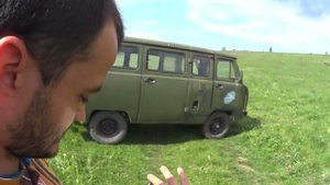 УАЗ Буханка на переднем приводе прёт в гору