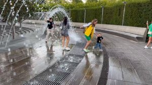 Лея, Мама и фонтан. Парк Галицкого. Краснодар