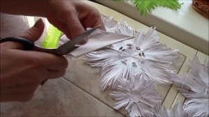 Как сделать снежинки из бумаги быстро и красиво?