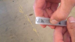 смена лезвия на канцелярском ноже