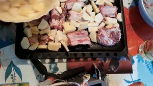 Рёбрышки с картошкой в духовке