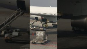 Погрузка груза в самолёт