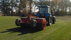 Прикатывание газона катком