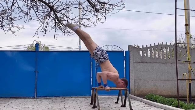 90’ degree push-ups. Как сделать глубокие отжимания в стойке. 90’ отжимания в стойке.Тренировки дом смотреть онлайн