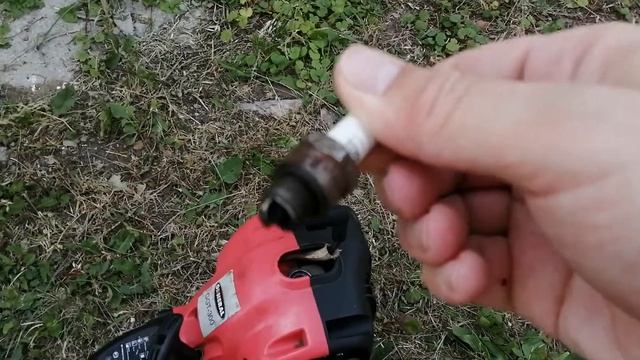 Замена свечи на двухтактном бензотриммере смотреть онлайн