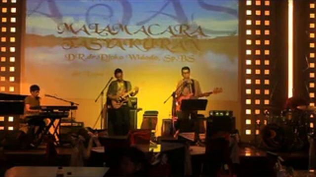 Rizcky and The Strangers - Keong Racun - DeLuna Makassar смотреть онлайн