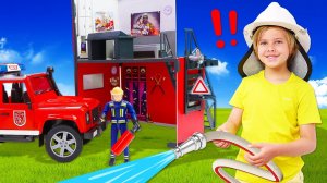 Видео про игры в пожарных. Пожарная Машинка Bruder тушит пожар! Бен 10 собирает Пожарную станцию