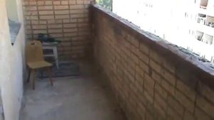 Кладка из пеноблоков на лоджии. Кирпичный дом.