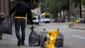 КАК ПРАВИЛЬНО ВЫБРАСЫВАТЬ СТАРЫЕ ВЕЩИ