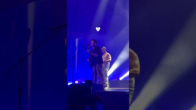 JUAN KARLOS AND LUKAS GRAHAM SINGING “ERE”