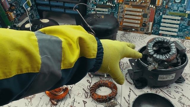 Сколько МЕДИ в компрессорах? Разбираем 3 штуки. смотреть онлайн