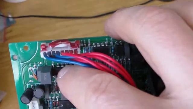 Демонтаж микросхемы при двухсторонней трассировке платы или как пользоваться олово-отсосом смотреть онлайн