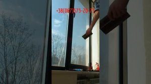 Тонировка стеклопакетов окон у клиента энергосберегающей пленкой со снятием штапика