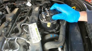 Mercedes W205 (OM651) - Changing the Engine Fuel Filter