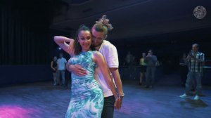 БИРЮЗОВЫЕ ГЛАЗА - ТАМАРА КУТИДЗЕ и ВАЛЕРИЙ КУРАС - текст: Игорь КОХАНОВСКИЙ, музыка: Андрей КУРЯЕВ