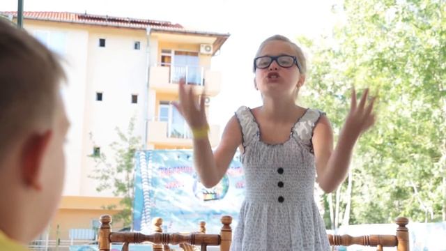 Ученики издеваются над безмозглым учителем смотреть онлайн